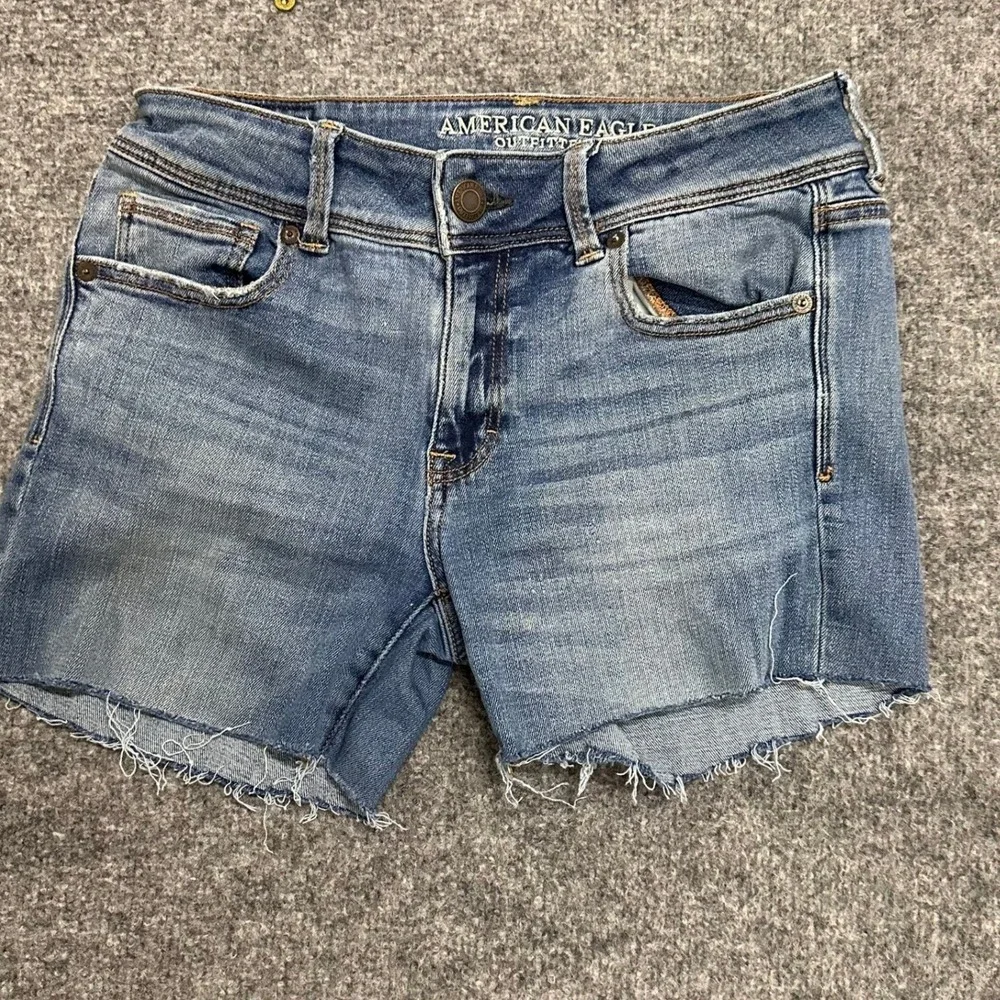 American Eagle Denim Shorts Womens Size 8 Long Blue Stretch Raw Hem Cut Offs
